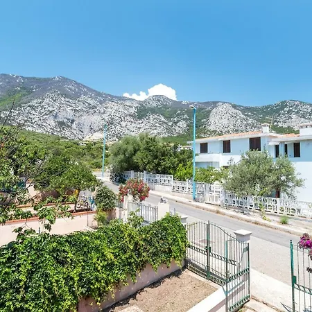 Calagonone Con Giardino E Barbecue