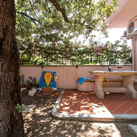 Calagonone Con Giardino E Barbecue