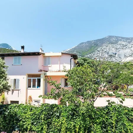 Апартаменты Calagonone Con Giardino E Barbecue