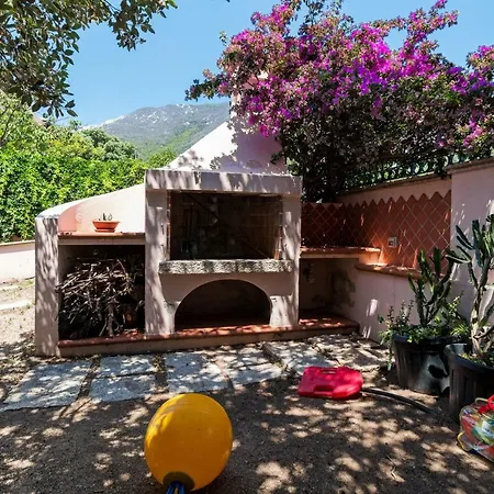 Апартаменты Calagonone Con Giardino E Barbecue *