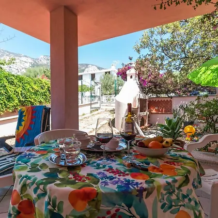 Апартаменты Calagonone Con Giardino E Barbecue Кала-Гононе