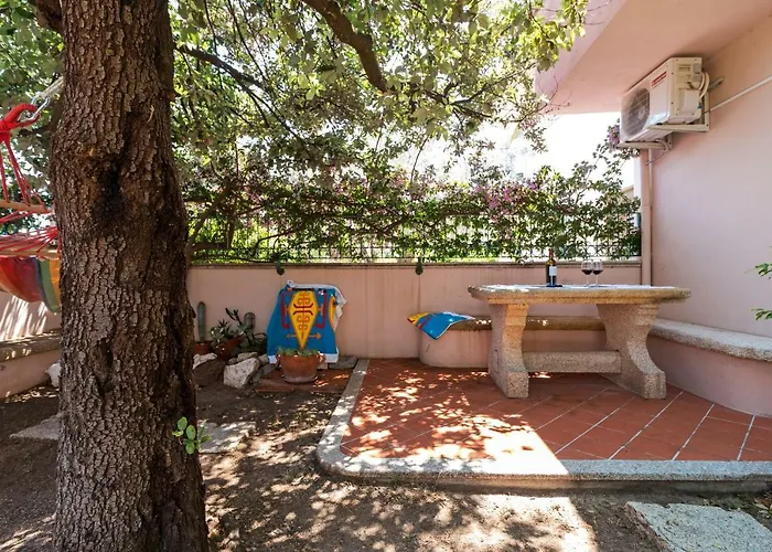 Calagonone Con Giardino E Barbecue