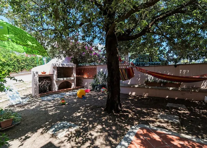 Calagonone Con Giardino E Barbecue